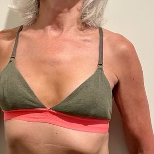 Lululemon pullover bi-colored racerback sports bra, size S